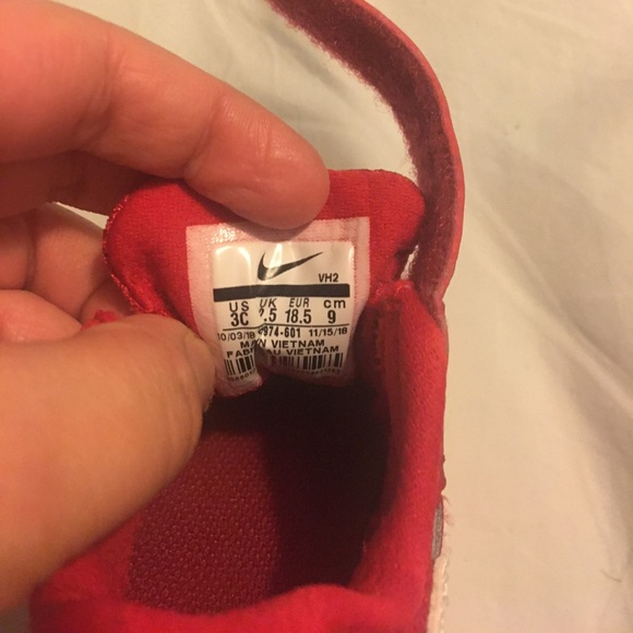 Infant/toddler Nike shoes - Picture 5 of 5